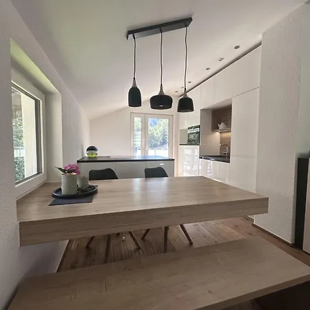 Haus Antonia شقة